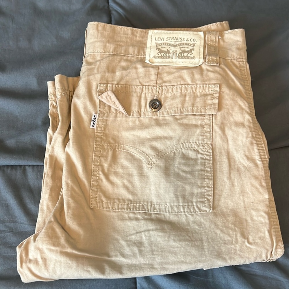 Levi’s Khaki Cargo Shorts Size 18